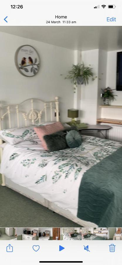 Bed and Breakfast Barrs Court Beds Warmley Екстер'єр фото