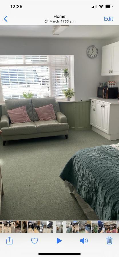 Bed and Breakfast Barrs Court Beds Warmley Екстер'єр фото
