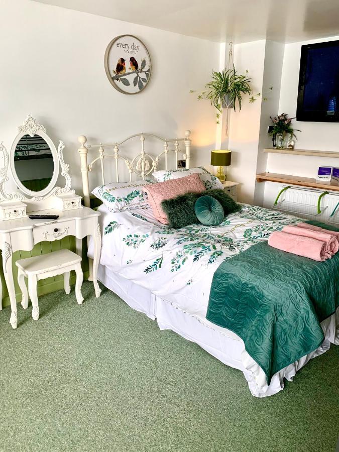 Bed and Breakfast Barrs Court Beds Warmley Екстер'єр фото