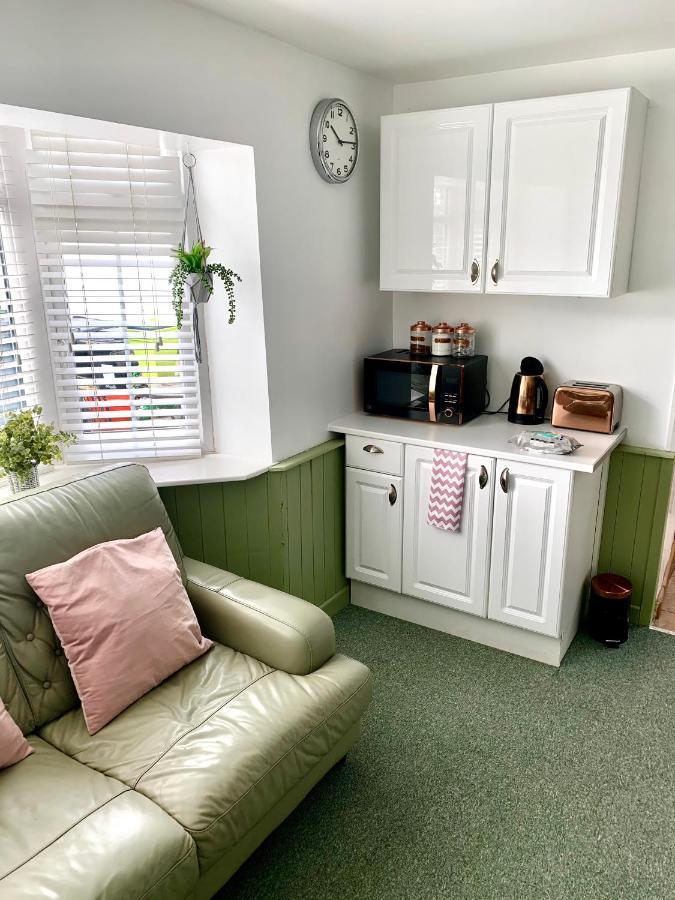 Bed and Breakfast Barrs Court Beds Warmley Екстер'єр фото