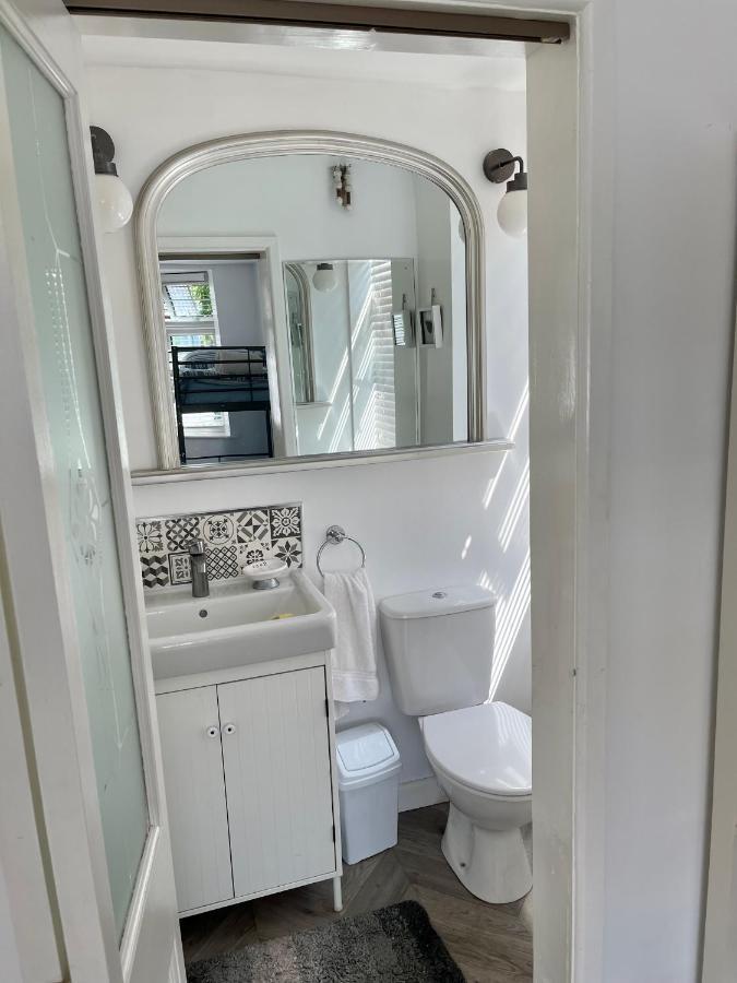 Bed and Breakfast Barrs Court Beds Warmley Екстер'єр фото